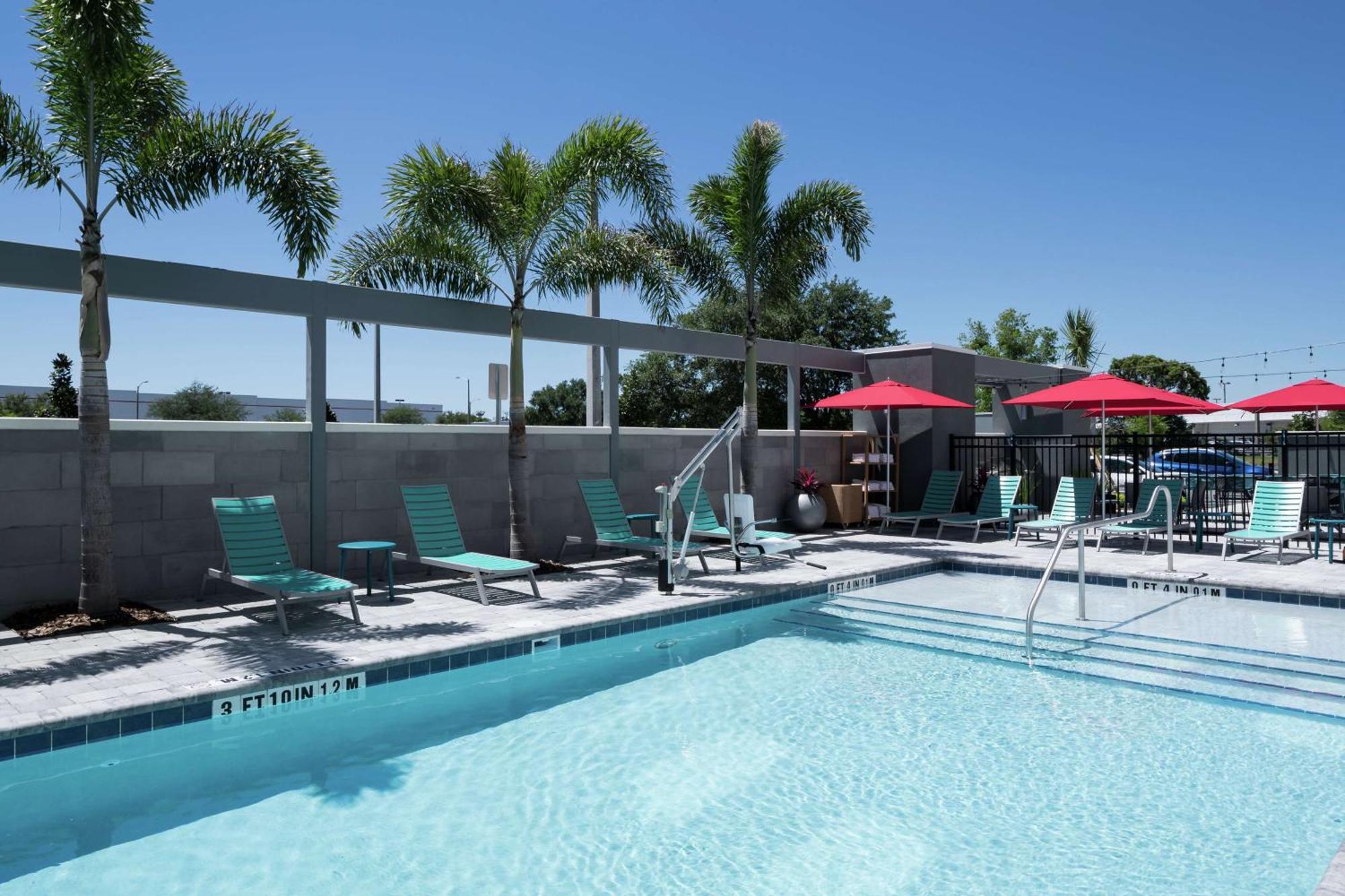 Home2 Suites By Hilton Orlando Airport Bagian luar foto